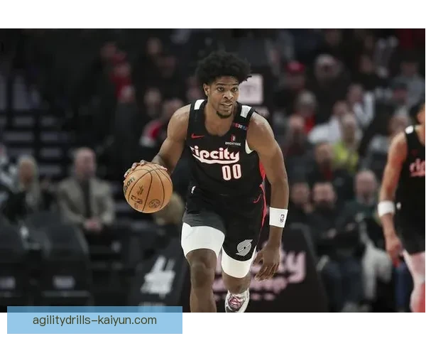 亨德森在新赛季展现出杰出表现，球队贡献持续提升引人关注