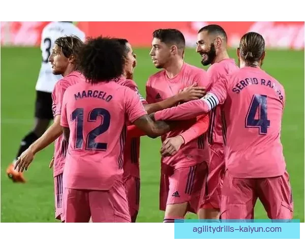 马赛锋线表现稳健，状态回暖值得关注，未来赛季前景看好