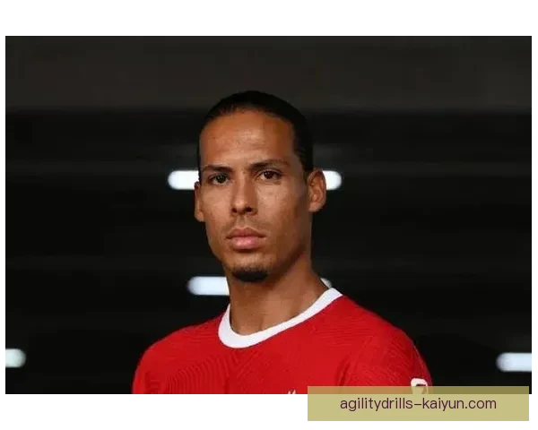 范戴克金球奖亚军荣誉引发广泛关注，展现出色表现与竞争力。