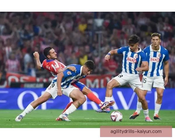 塞维利亚进攻套路分析与表现趋势，球队在新赛季中持续提升竞争力